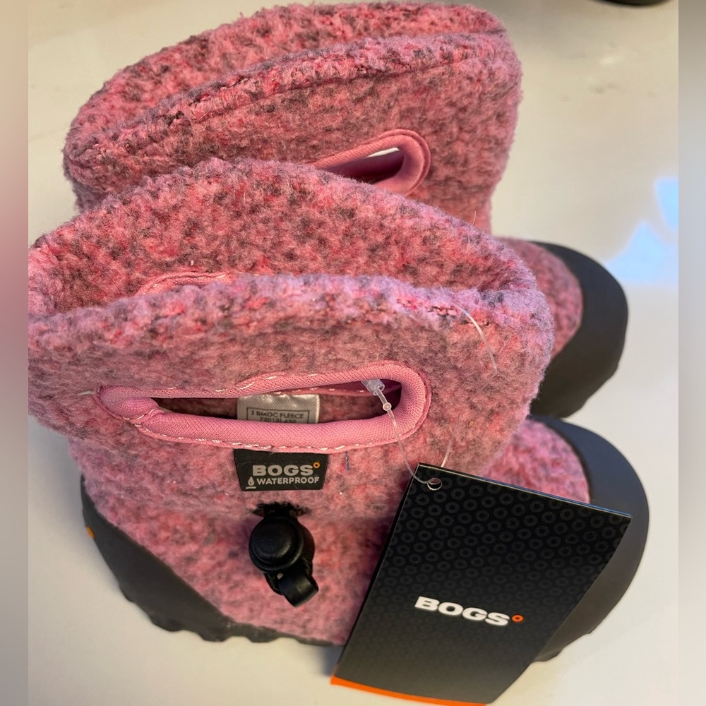 Brand New BOGS B-Moc Pink Fleece boot.